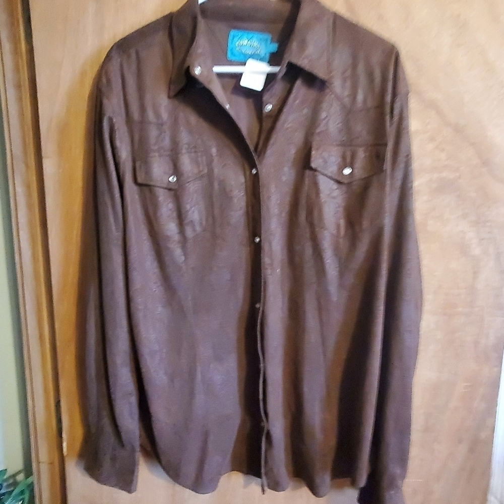COWGIRL HARDWARE SZ XL. CHOCOLATE BROWN TEXTURE  FLORAL. LONG SLEEVE SNAP CLOSUR